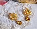 BO Sunflower Gold brod&eacute;es avec des cabochons cristal Jaune, perles nacr&eacute;es, toupies, chatons, cabochons roses Dor&eacute;s M&eacute;tal et rocailles. Le tout est mont&eacute; sur des crochets Gold Filled. 