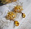 BO Sunflower Gold brod&eacute;es avec des cabochons cristal Jaune, perles nacr&eacute;es, toupies, chatons, cabochons roses Dor&eacute;s M&eacute;tal et rocailles. Le tout est mont&eacute; sur des crochets Gold Filled. 