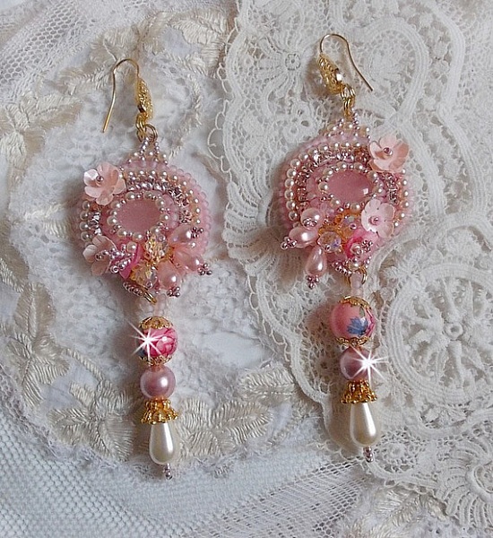 BO Quartzib'Elle brod&eacute;es avec deux Quartz rose  et de tr&egrave;s belles perles