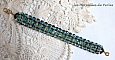 Bracelet artisanal en cristaux Swarovski bleus et facettes noires.