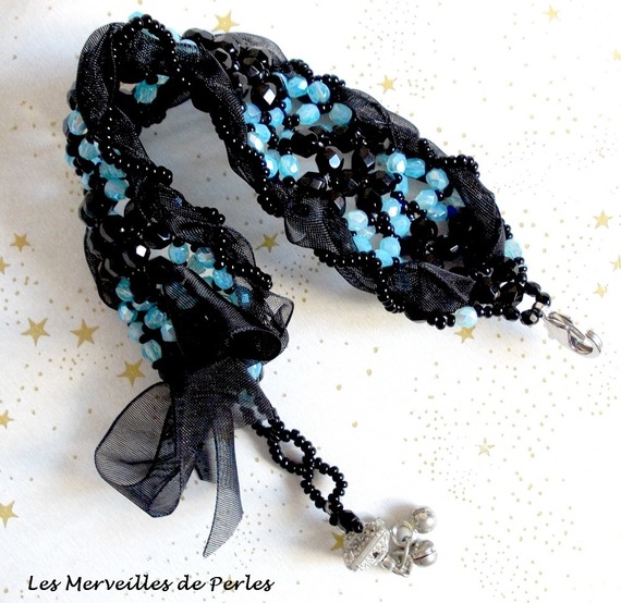 Bracelet Prestige avec des facettes noires et bleu et un ruban organza