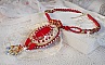 Pendentif Nous Deux Haute Couture brod&eacute; avec cabochon Verre sur dentelle Ivoire, fleurs et toupies Cristal AB orn&eacute;s de rocailles, perles en Verre et R&eacute;sine. Mont&eacute;s avec gouttes et perles Cristal