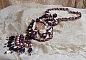Plastron Grace brod&eacute; avec cabochon Quart Rose &agrave; laquelle s'ajoute perles rondes nacr&eacute;es, goutte, toupies, rondelles facett&eacute;es, fermoir et cha&icirc;nette Argent 925 pour un style Art Nouveau