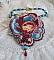 Collier artisanal brodé avec cabochon vintage et perles colorées.