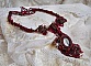 Collier Rubby One brod&eacute;  avec un cabochon en c&eacute;ramique de couleur Gris/Marron &agrave; laquelle s'ajoute des cabochons ronds en Cristal Siam, rocailles Bronze, toupies Light Rose et Rubby avec fermoir en T