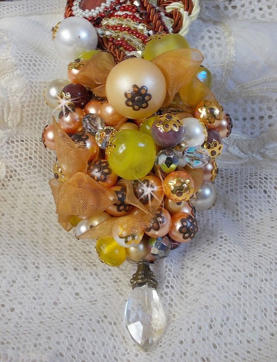 Collier Caresse de Perles brod&eacute; de perles diverses 