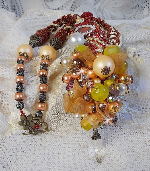 Collier Caresse de Perles brod&eacute; de perles diverses 
