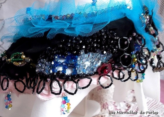 Collier plastron Ville du Soir en Carousel brod&eacute; avec des Cristaux de Swarovski