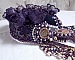 Collier plastron Les Merveilles D'Antan, inspiration belle &eacute;poque avec une dentelle violette et de tr&egrave;s belles perles brod&eacute; fa&ccedil;on Haute-Couture.