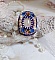 Bague Gabrielle brod&eacute;e avec un cabochon ovale en pierre de gemme : le Quartz Rose &agrave; laquelle s'ajoute des cabochons poires et chatons en Cristal, perles nacr&eacute;es, rocailles sur bague en laiton Bronze