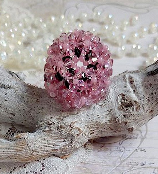 Bague Anémone rose et noire en perles Cristal Swarovski.