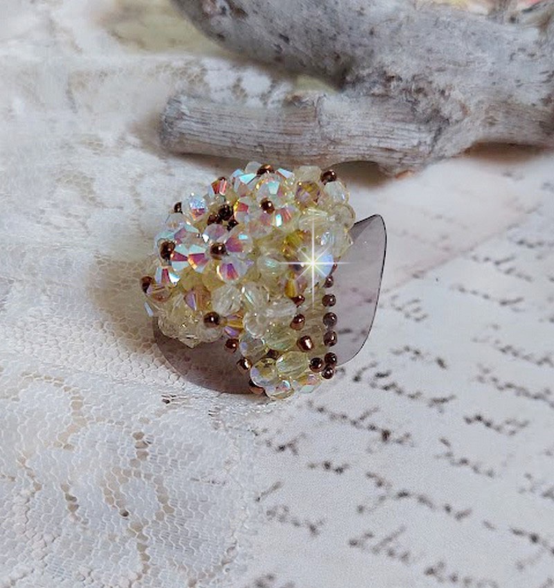 Bague Aurore en cristaux Swarovski jonquille et perles dorées.