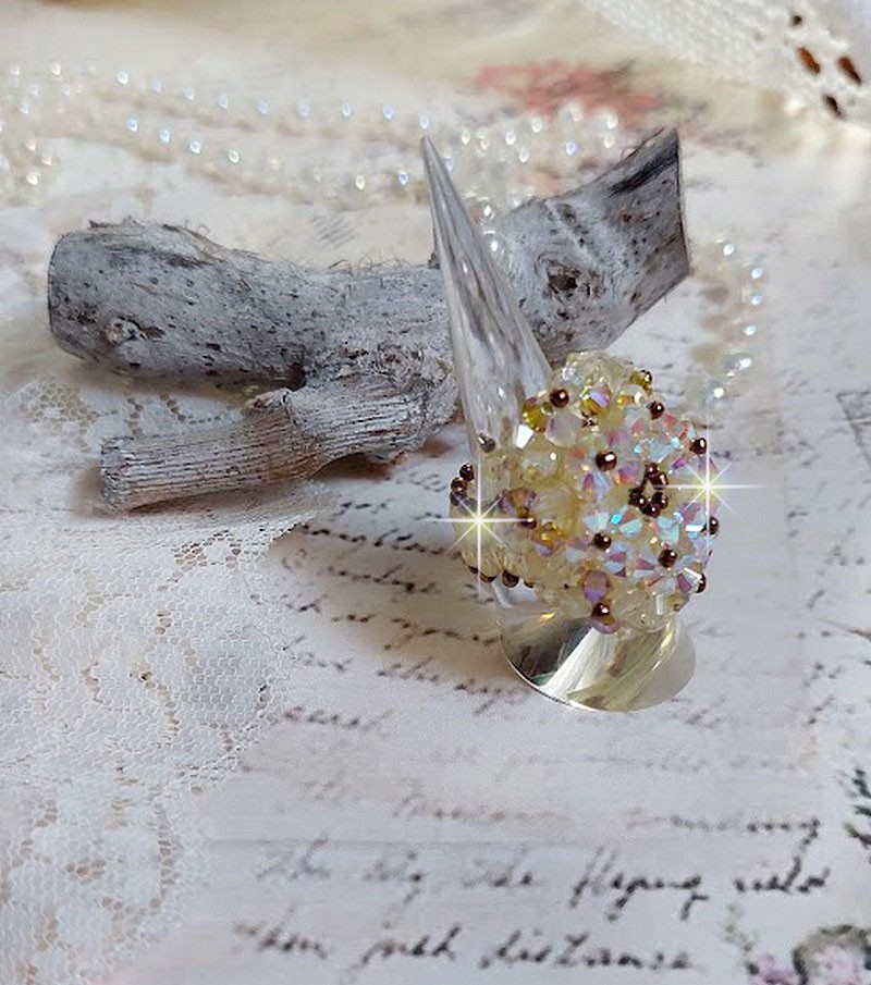 Bague Aurore en cristal Swarovski jonquille et perles dorées.