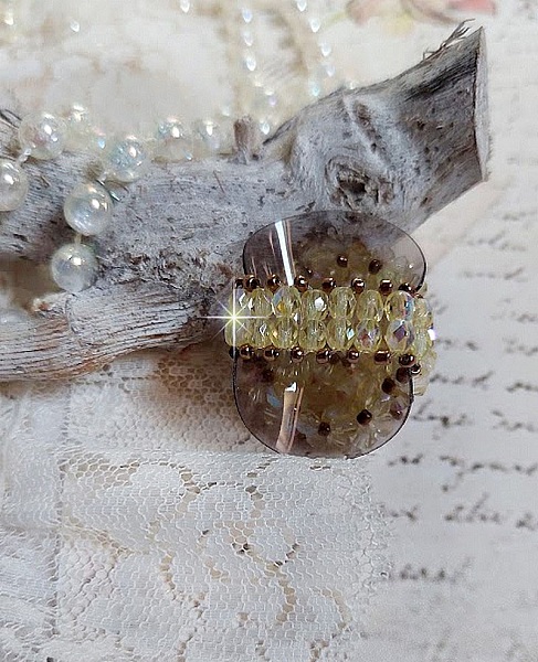 Bague Aurore en cristal Swarovski jonquille et perles dorées.