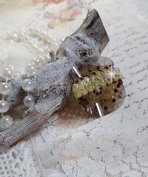 Bague Aurore en cristal Swarovski jonquille et perles dorées.