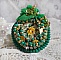 Bague Belle Emeraude brod&eacute;e avec un cabochon ovale en c&eacute;ramique repr&eacute;sentant une rose Jaune sur fond Blanc, un tissu l&eacute;ger de couleur Vert, des perles rondes nacr&eacute;es et des rocailles Dor&eacute;es