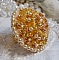Bague artisanale brodée en perles dorées et nacrées.