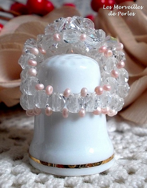 Bague Eclat avec des facettes et des toupies en cristal de Swarovski