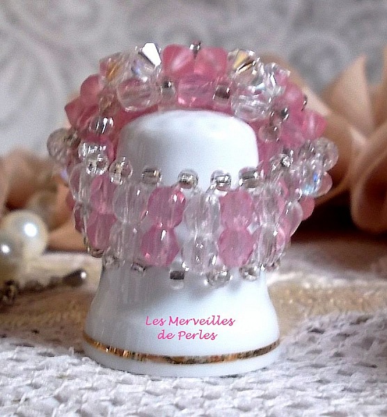 Bague Rose P&eacute;tillante avec des facettes et des toupies en cristal de Swarovski
