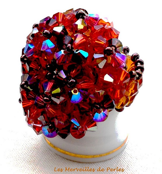 Bague Topaz avec des facettes et des toupies en cristal de Swarovski
