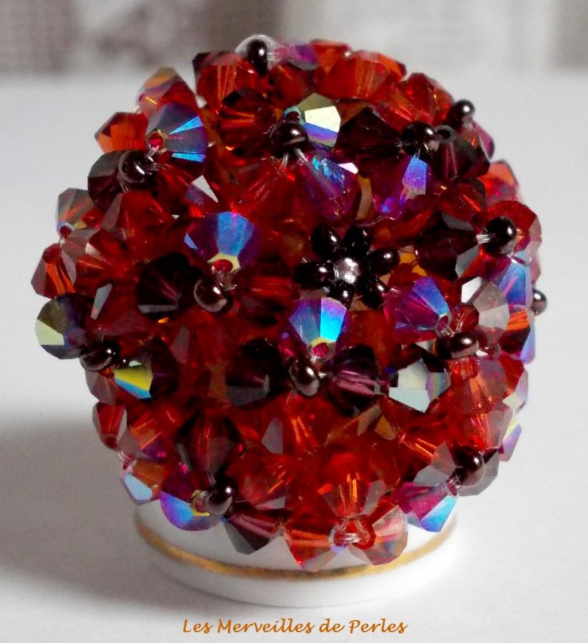 Bague Topaz avec des facettes et des toupies en cristal de Swarovski