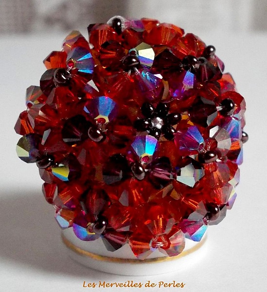 Bague Topaz avec des facettes et des toupies en cristal de Swarovski