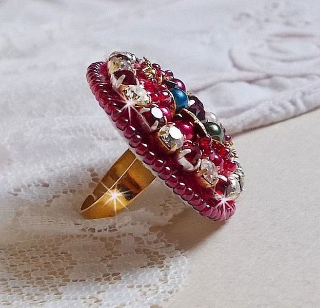Bague Enchantement d'Automne avec des perles nacr&eacute;es rouges et des cristaux