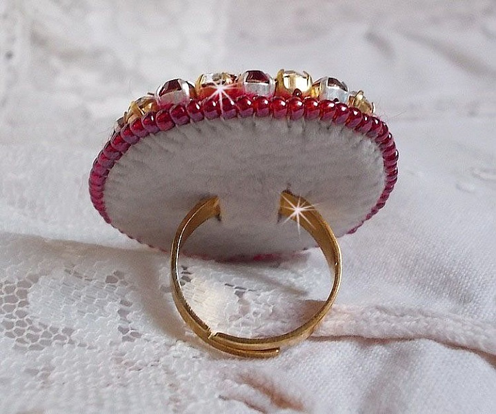 Bague Enchantement d'Automne avec des perles nacr&eacute;es rouges et des cristaux