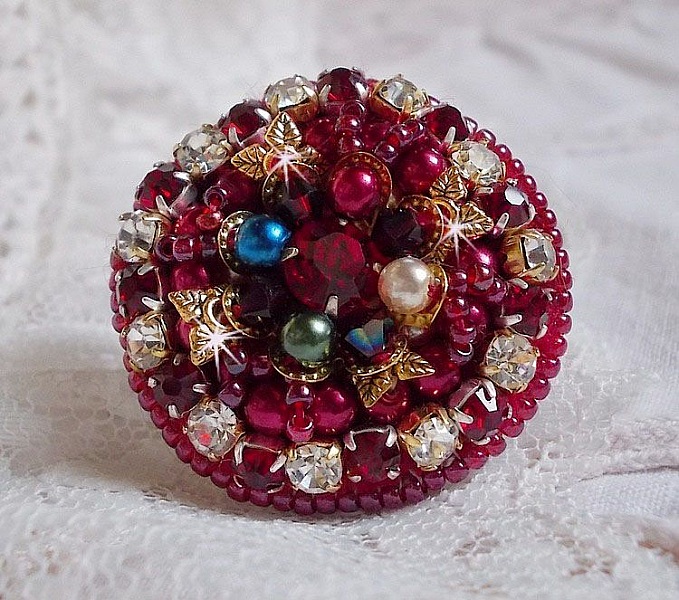 Bague Enchantement d'Automne avec des perles nacr&eacute;es rouges et des cristaux