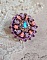 Bague Glace Purple brod&eacute;e avec un cabochon carr&eacute; Violet orn&eacute;e de cabochons roses en r&eacute;sine : Parme et Rose avec des toupies Am&eacute;thyste, facettes en Verre et rocailles. Mont&eacute;s sur une bague Dor&eacute;e