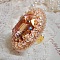 Bague Idylle Beaut&eacute; brod&eacute;e avec cabochon rectangle Light Topaz sur une estampe dor&eacute;e,  orn&eacute;e de perles nacr&eacute;es Ivoire, les rocailles miyuki et les toupies finissent le contour de la bague r&eacute;glable