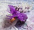 Bague Lady Romantique brod&eacute;e sur une bague Dor&eacute;e avec un cabochon tissu lin coton vieux Rose brod&eacute; de fleurs et branches en rocailles et bord&eacute; d&rsquo;un ruban organza Violet pour une tendresse romantique