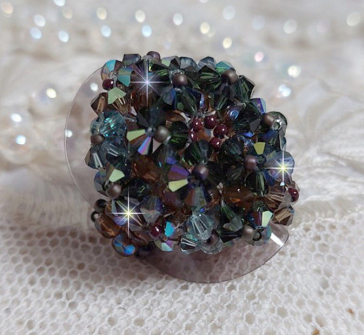 Bague Long Brown Picasso Ethnique mont&eacute;e avec des toupies en cristal, facettes de boh&egrave;me en verre et rocailles