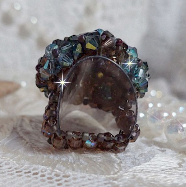 Bague Long Brown Picasso Ethnique mont&eacute;e avec des toupies en cristal, facettes de boh&egrave;me en verre et rocailles
