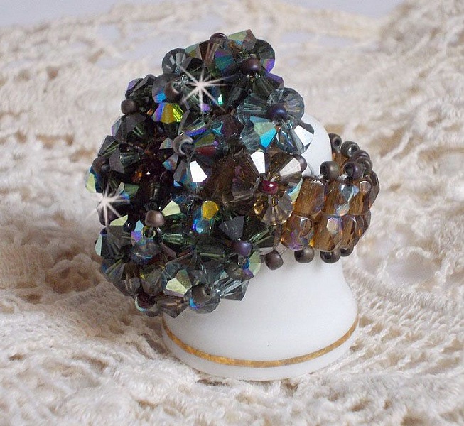 Bague Long Brown Picasso Ethnique mont&eacute;e avec des toupies en cristal, facettes de boh&egrave;me en verre et rocailles