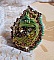 Bague Lune V&eacute;nitienne brod&eacute;e avec un ruban de soie Orange, Vert et Jaune, cristaux : toupies, perles rondes nacr&eacute;es et chatons. S&rsquo;ajoute des facettes et rocailles en Verre sur une bague filigran&eacute;e 