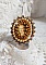 Bague Madame de Pompadour brod&eacute;e avec un cabochon repr&eacute;sentant une femme &agrave; laquelle s'ajoute des toupies, perles rondes nacr&eacute;es, rocailles aux couleurs Jaune et Marron sur bague Bronze en laiton