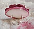 Bague Magnolia brod&eacute;e avec une dentelle bordeaux, un cabochon facett&eacute; Rose et des perles nacr&eacute;es