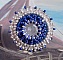 Bague Marine Bleu brod&eacute;e avec un cabochon en Cristal orn&eacute; de rocailles Argent&eacute;es de diff&eacute;rentes tailles et Bleu Opaque Cobalt, perles rondes nacr&eacute;es en Verre Bleu Marine sur une bague Argent&eacute;e