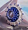 Bague Marine Bleu brod&eacute;e avec un cabochon en Cristal orn&eacute; de rocailles Argent&eacute;es de diff&eacute;rentes tailles et Bleu Opaque Cobalt, perles rondes nacr&eacute;es en Verre Bleu Marine sur une bague Argent&eacute;e
