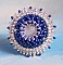 Bague Marine Bleu brod&eacute;e avec un cabochon en Cristal orn&eacute; de rocailles Argent&eacute;es de diff&eacute;rentes tailles et Bleu Opaque Cobalt, perles rondes nacr&eacute;es en Verre Bleu Marine sur une bague Argent&eacute;e