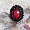 Bague Midnight in Paris brod&eacute;e avec cabochon ovale r&eacute;sine, rocailles en verre, perles rondes aplaties et bague laiton