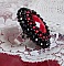 Bague Midnight in Paris brod&eacute;e avec cabochon ovale r&eacute;sine, rocailles en verre, perles rondes aplaties et bague laiton