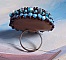 Bague Na&iuml;ade brod&eacute;e avec un cabochon facett&eacute; Turquoise, chatons, toupies en Cristal de Swarovski, rocailles sur une bague de couleur Bronze et sur du cuir vachette Camel 