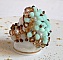 Bague N&eacute;nuphar mont&eacute;e avec toupies Menthe et Light Smoked Topaz en Cristal de Swarovski, facettes en Verre de Boh&egrave;me de m&ecirc;me couleur que les cristaux, entrecrois&eacute;es avec des rocailles Dark Bronze 