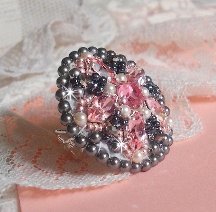 Bague Pampilles Rose et Grise avec des navettes et perles nacr&eacute;es en cristal de Swarovski