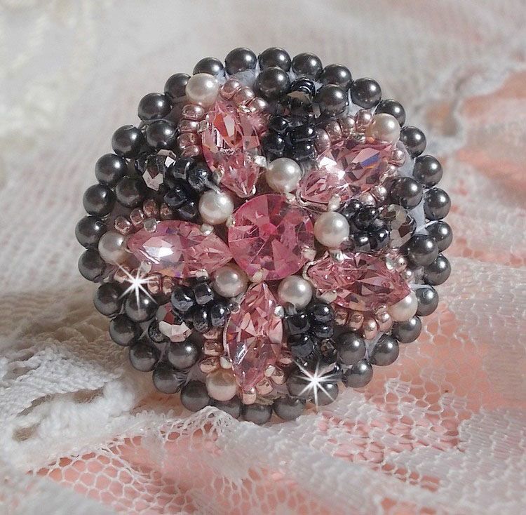 Bague Pampilles Rose et Grise avec des navettes et perles nacr&eacute;es en cristal de Swarovski