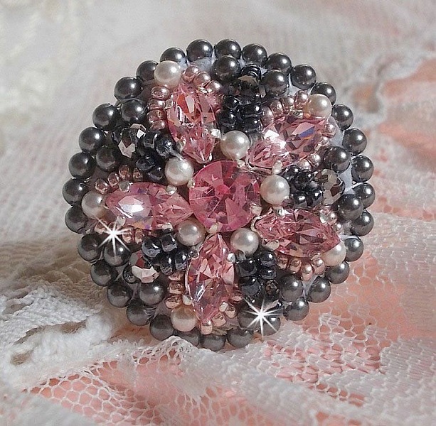 Bague Pampilles Rose et Grise avec des navettes et perles nacr&eacute;es en cristal de Swarovski