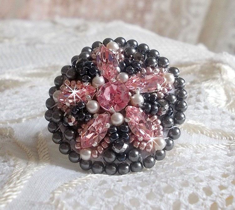 Bague Pampilles Rose et Grise avec des navettes et perles nacr&eacute;es en cristal de Swarovski