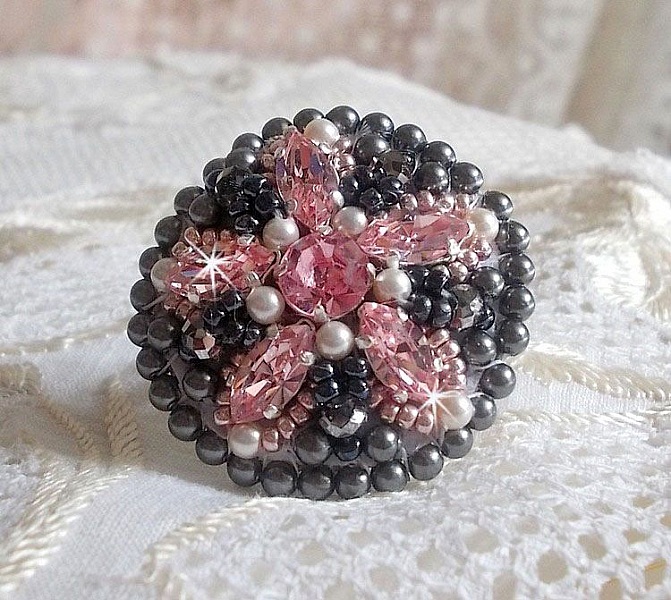 Bague Pampilles Rose et Grise avec des navettes et perles nacr&eacute;es en cristal de Swarovski